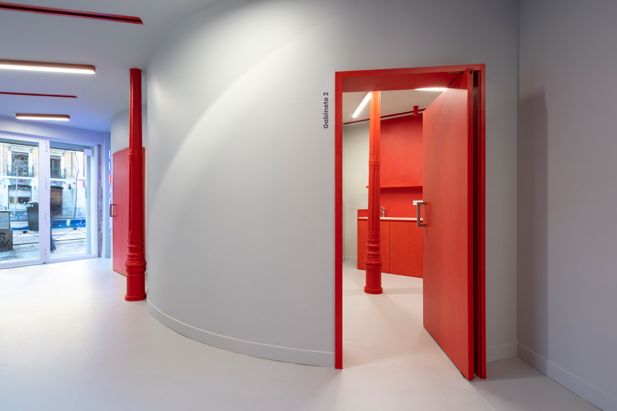 Impress Madrid Teens di Raul Sanchez Architects | Ambulatori
