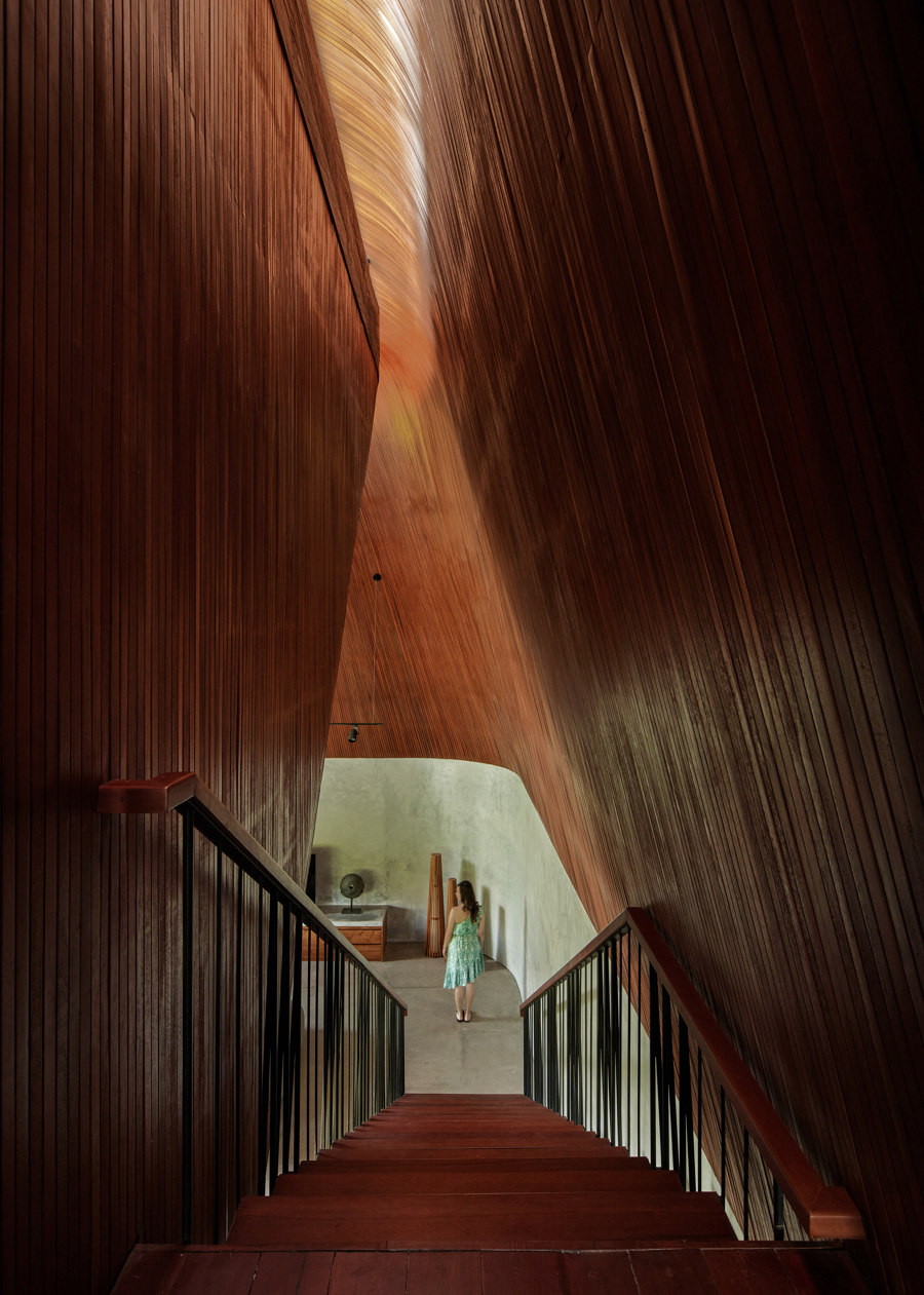 The Wing by Alexis Dornier | Detached houses