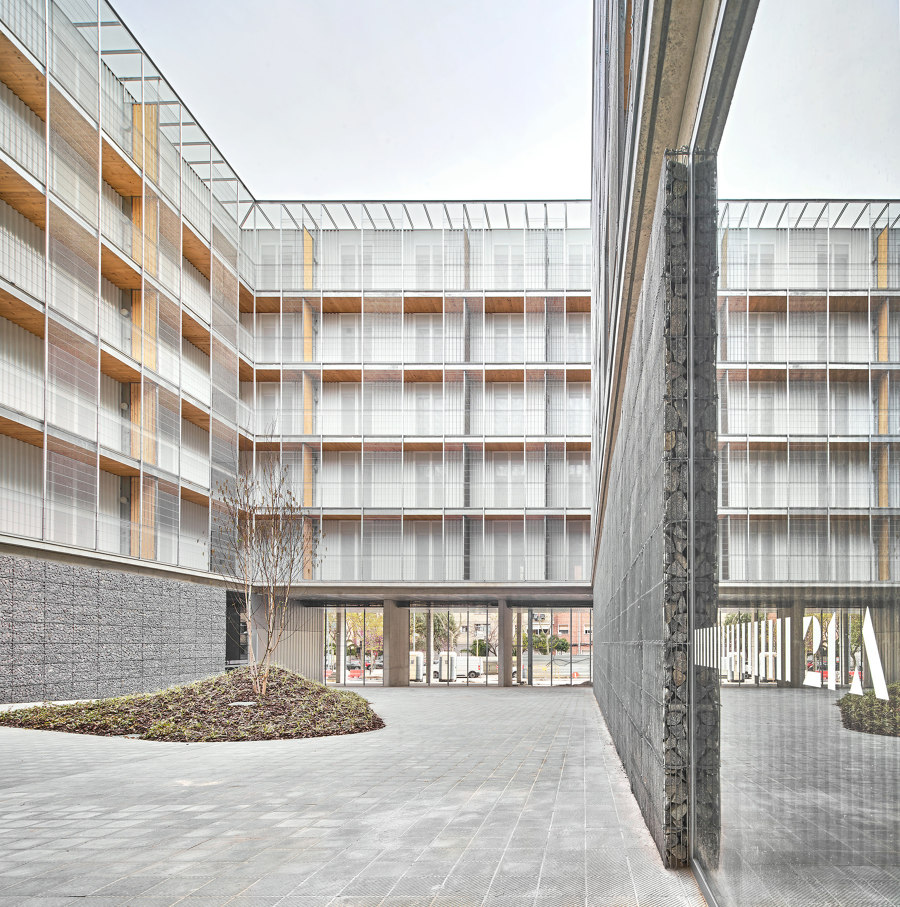 85 Social Dwellings in Cornellà de Peris+Toral Arquitectes | Immeubles