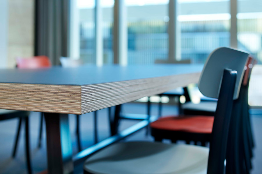 Customized Furniture für die SBB Bern von Vifian Möbelwerkstätte AG | Herstellerreferenzen