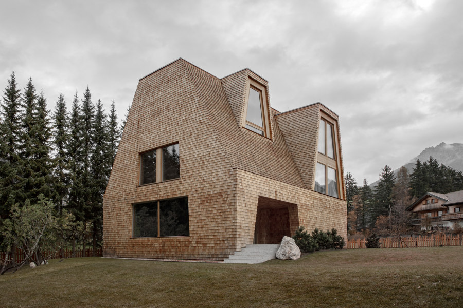 House Aqua Bad Cortina von Pedevilla Architects | Einfamilienhäuser