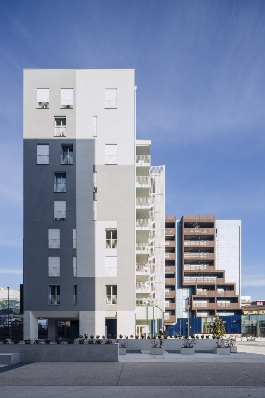 Living in the Blue by Atelier(s) Alfonso Femia | Apartment blocks