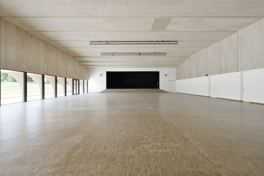 An Ty Roz Multipurpose Ballroom by Tracks | Trade fair & exhibition buildings