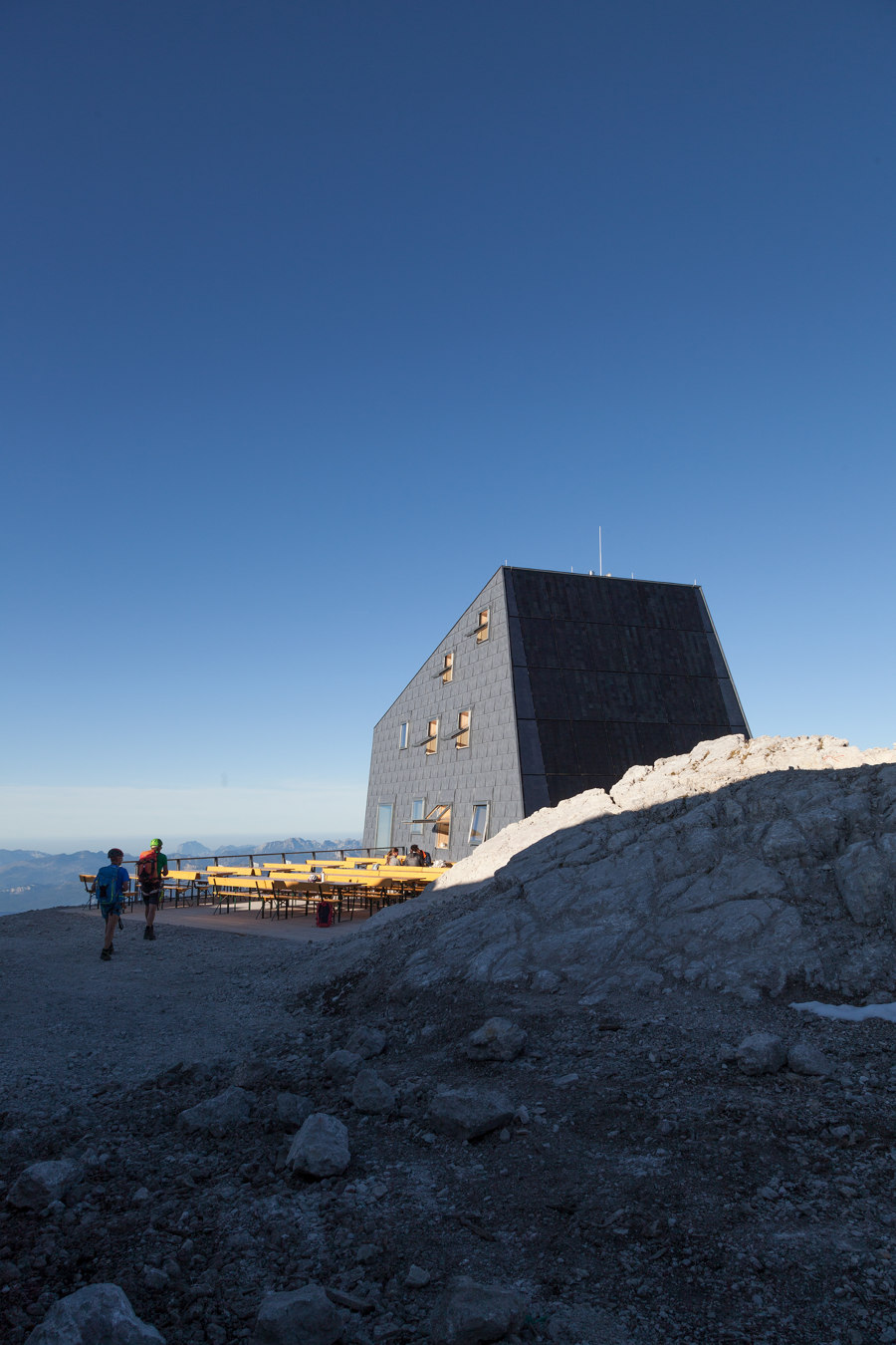 A BUILDING AS A ROCK Mountain Hut on Dachstein Glacier, Austria Title: Seetalerhütte von VELUX Group | Herstellerreferenzen