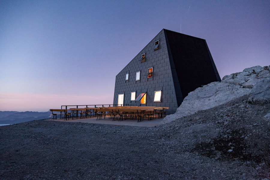 A BUILDING AS A ROCK Mountain Hut on Dachstein Glacier, Austria Title: Seetalerhütte von VELUX Group | Herstellerreferenzen