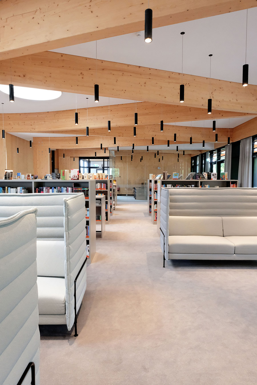 Gymnasium Neubiberg | Library by MYDECK | Manufacturer references
