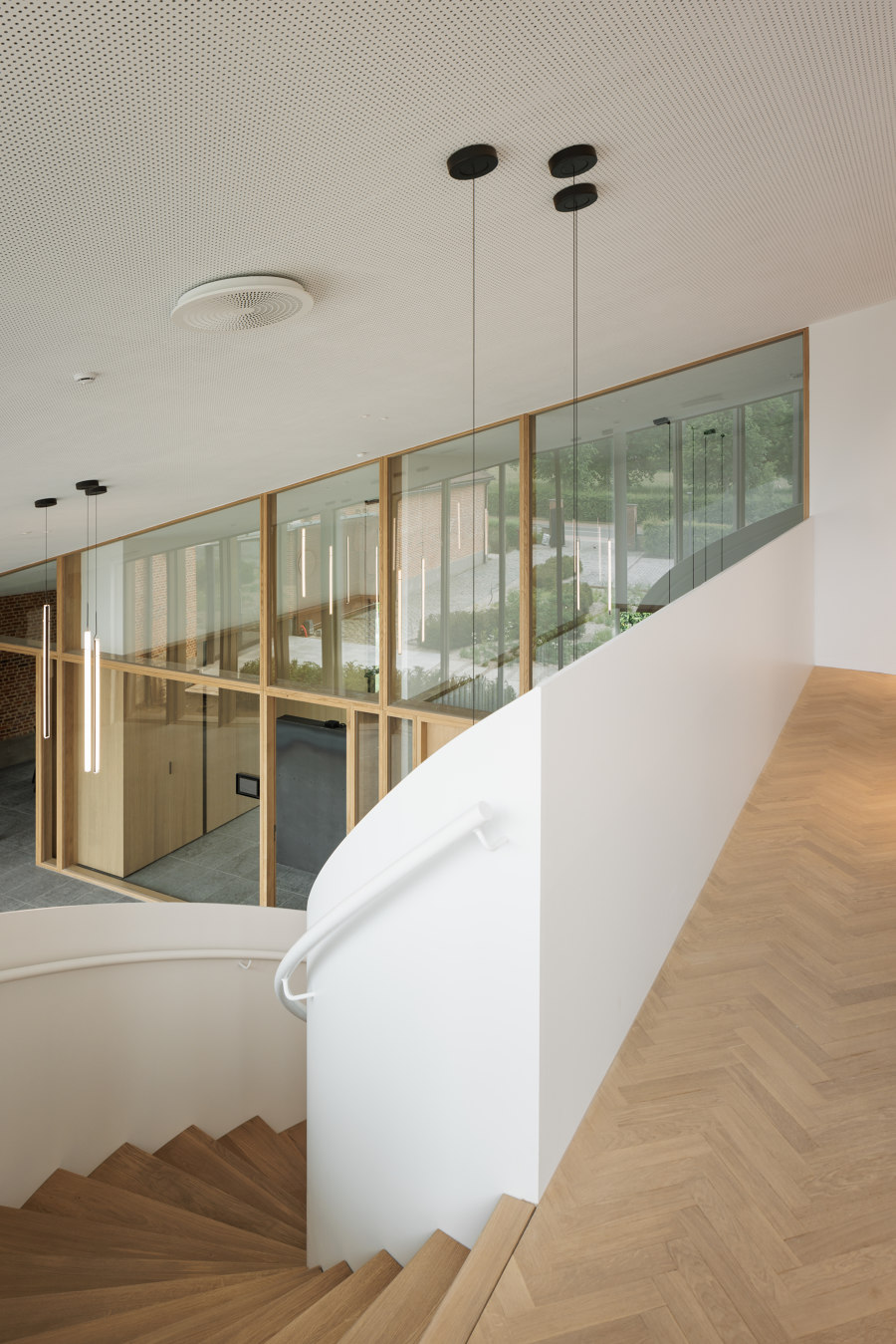 The Extension the Office of Care Property Invest NV de abv+architecten | Edificio de Oficinas