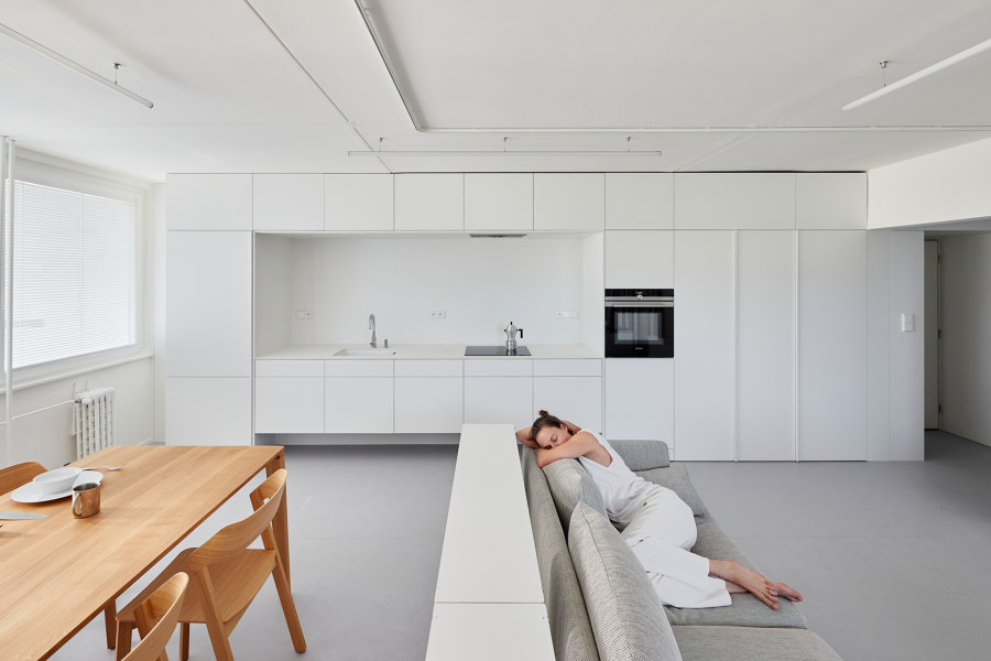 Mlékárenská Apartment di RDTH architekti | Locali abitativi