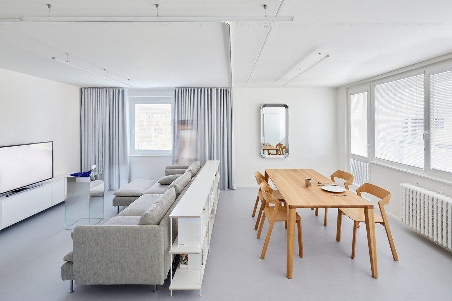 Mlékárenská Apartment di RDTH architekti | Locali abitativi