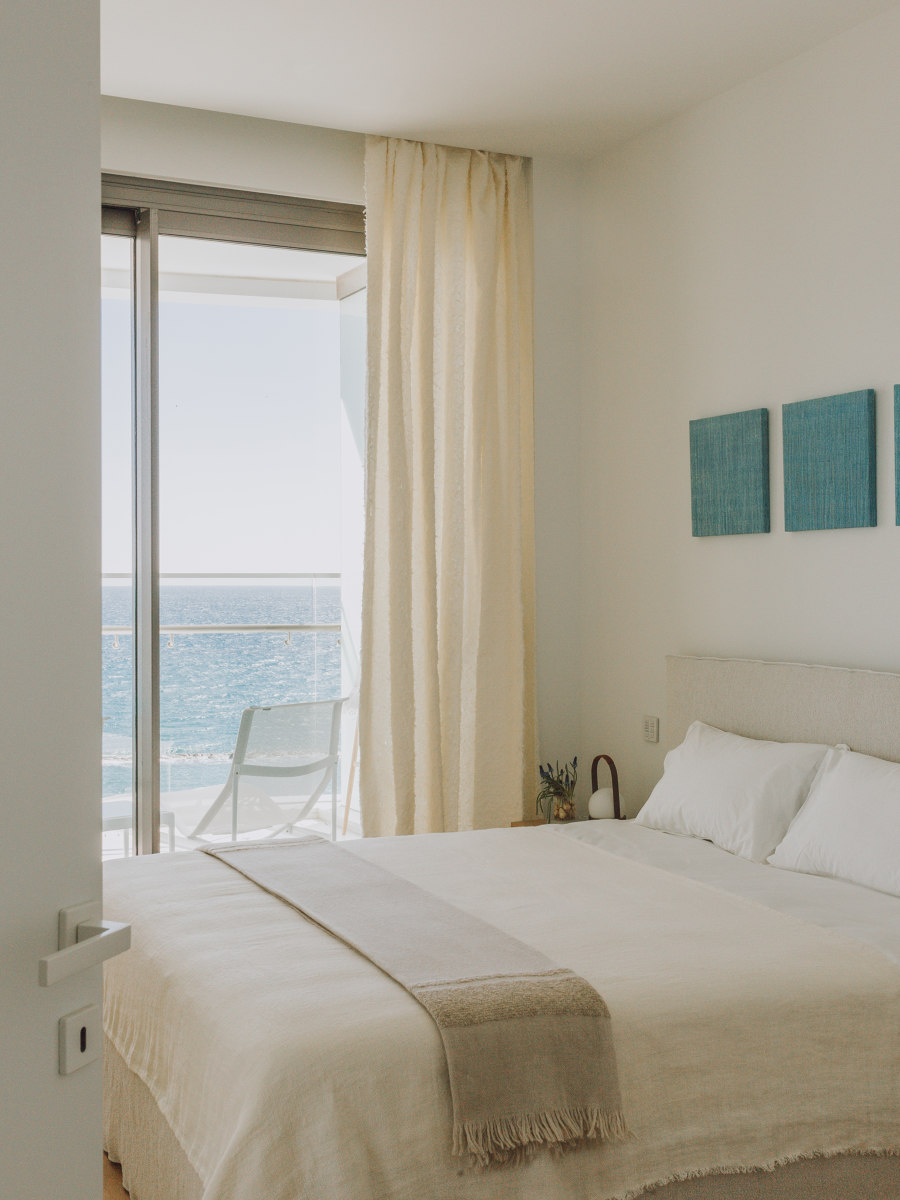 Bright holiday apartment in Limassol de NM Art & Interiors | Pièces d'habitation