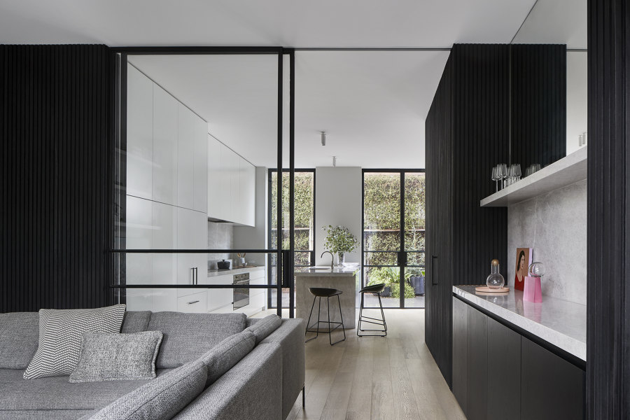 South Yarra Townhouse di Eliza Blair Architecture and Studio mkn | Locali abitativi