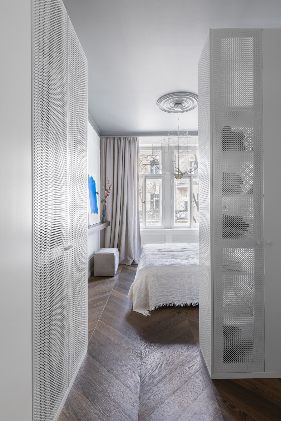 Men's Apartment in the Heart of Vinohrady de SMLXL studio | Pièces d'habitation