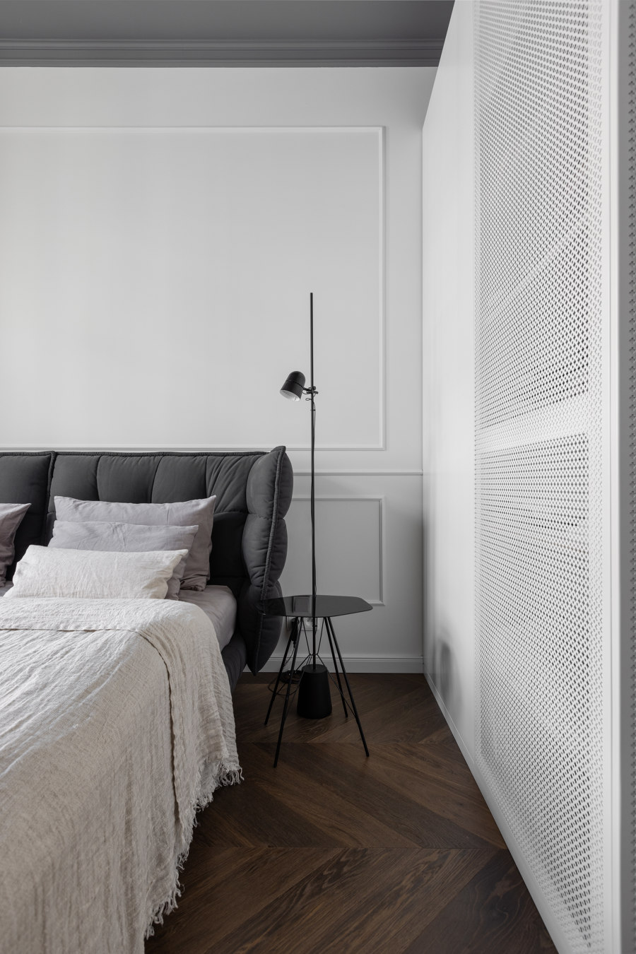 Men's Apartment in the Heart of Vinohrady di SMLXL studio | Locali abitativi