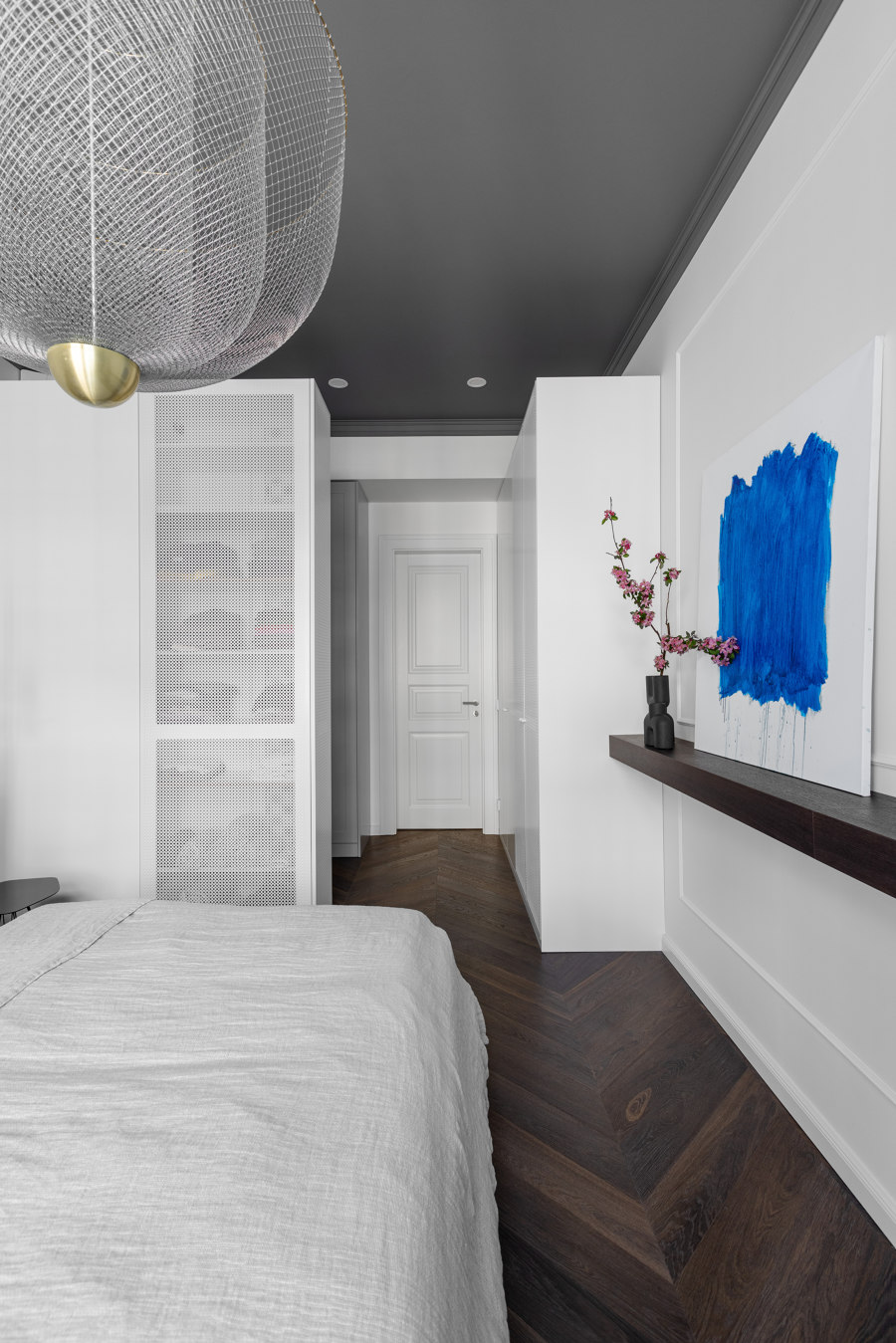 Men's Apartment in the Heart of Vinohrady di SMLXL studio | Locali abitativi