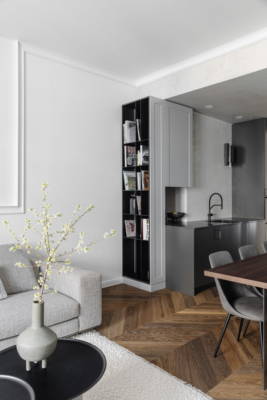 Men's Apartment in the Heart of Vinohrady de SMLXL studio | Espacios habitables