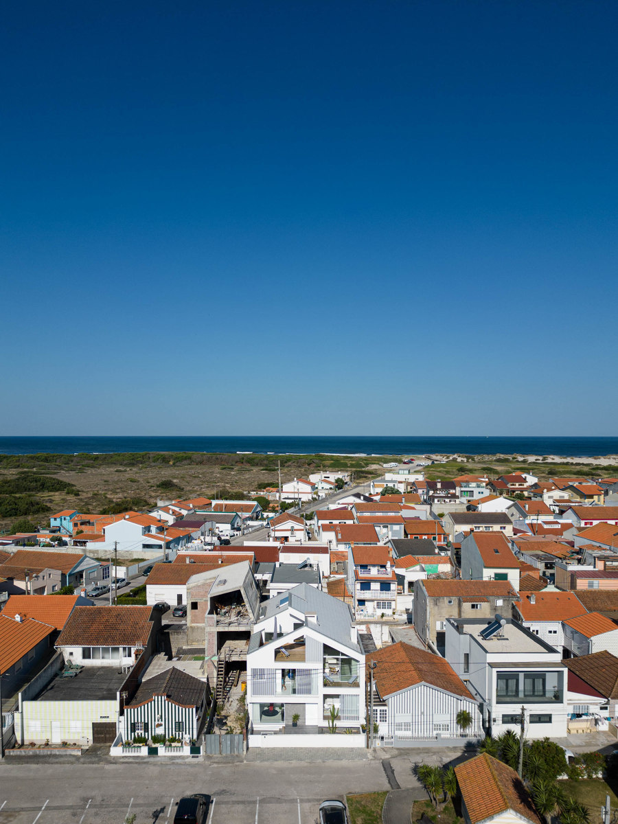 Salt Color House von Rómulo Neto Arquitetos LDA | Einfamilienhäuser