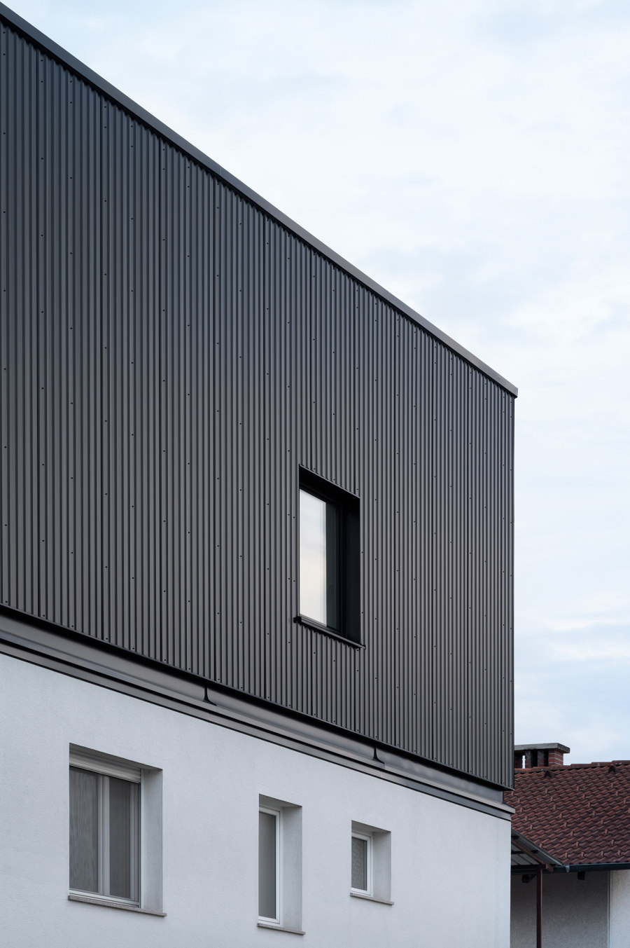 ATTIC REIMAGINED EXTENSION IN LJUBLJANA de ARHITEKTURA | Casas Unifamiliares