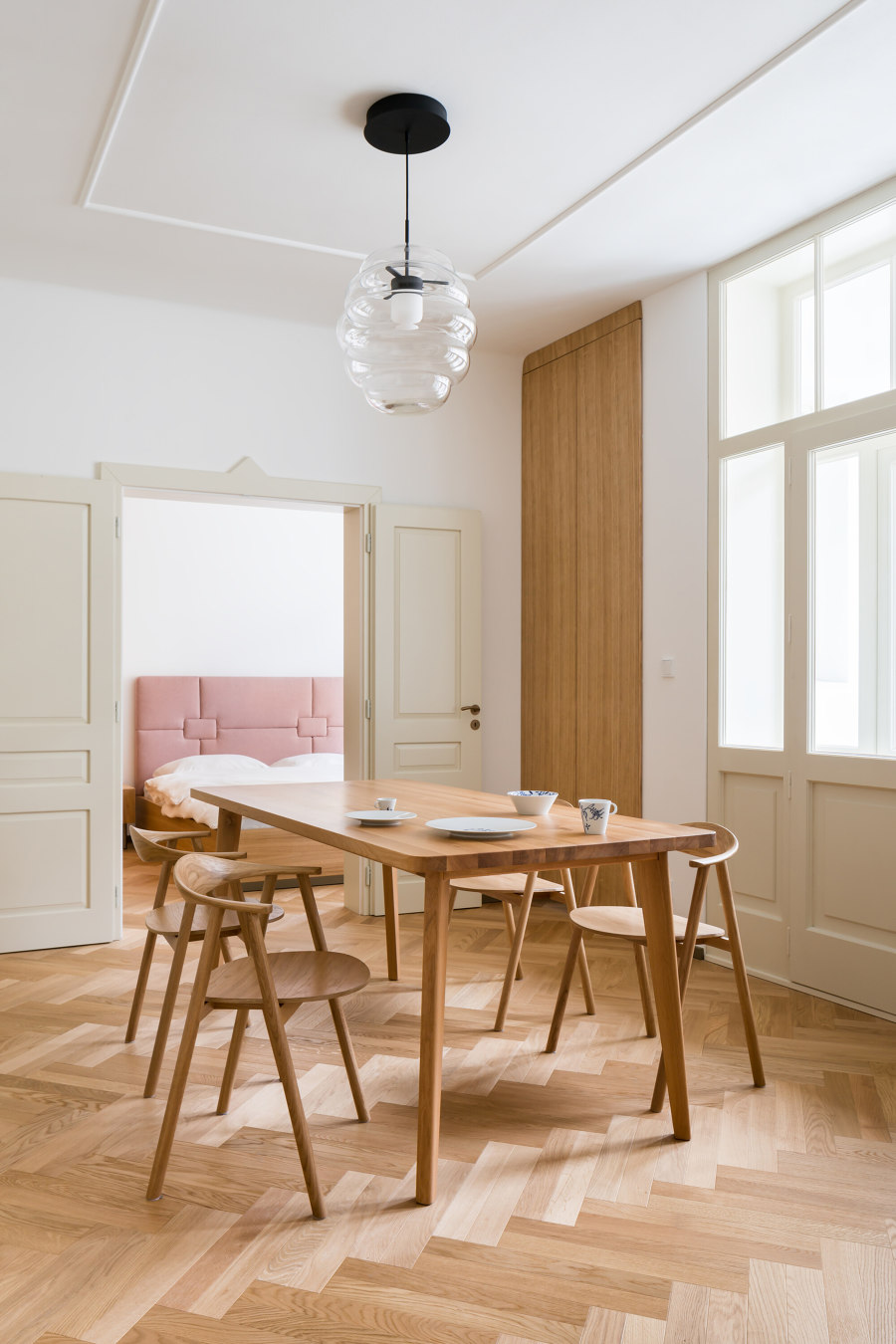 With Gracefulness from Dejvice de No Architects | Espacios habitables