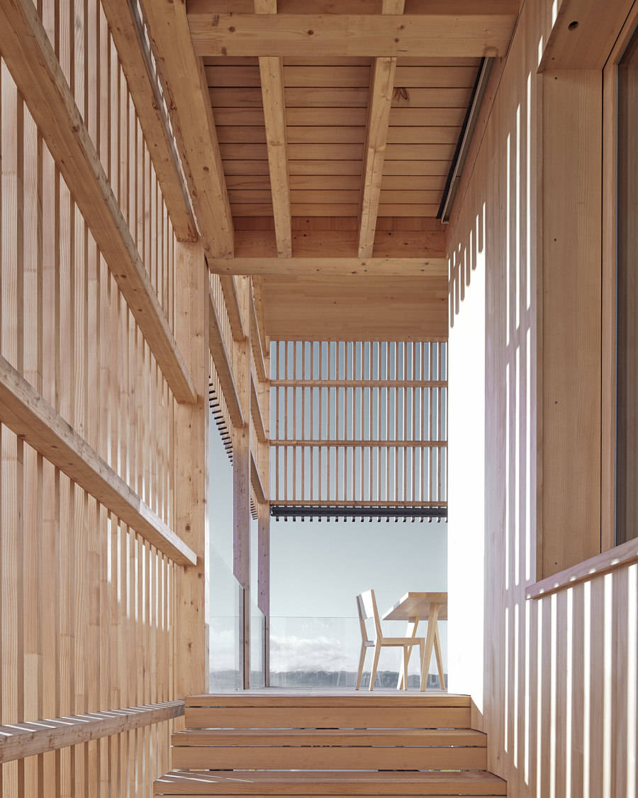 Multi-Generational House with a View de MWArchitekten | Maisons particulières