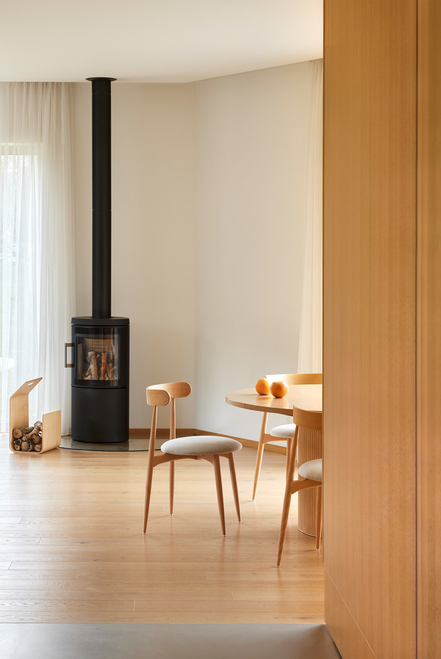 Wood like Honey by i.B Archstudio | Living space