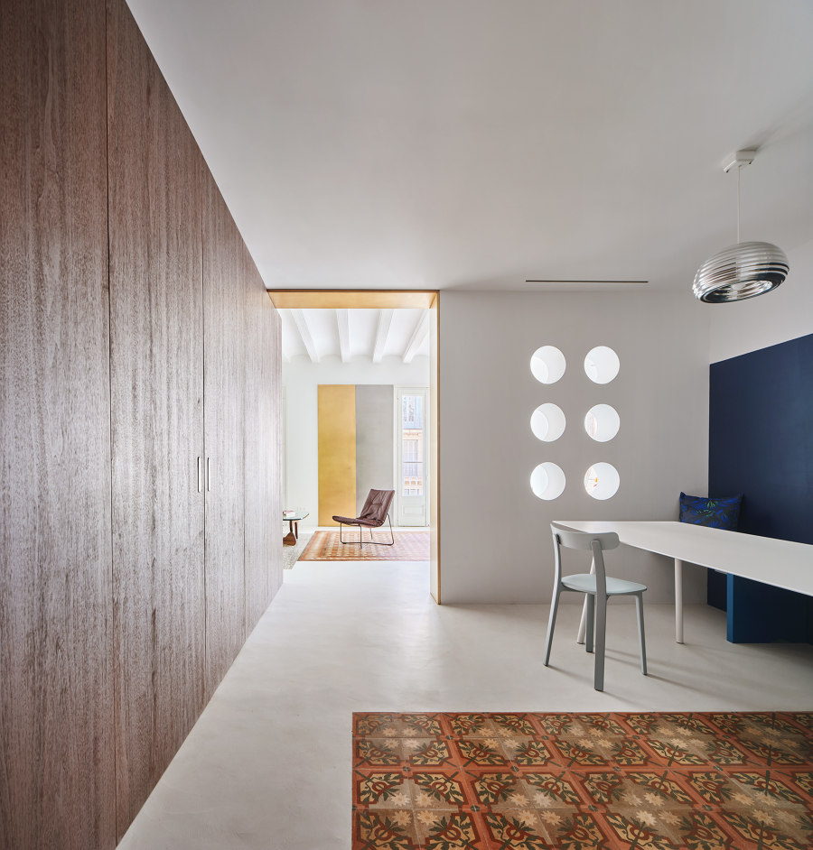 Girona St. Apartment by Raul Sanchez Architects | Living space