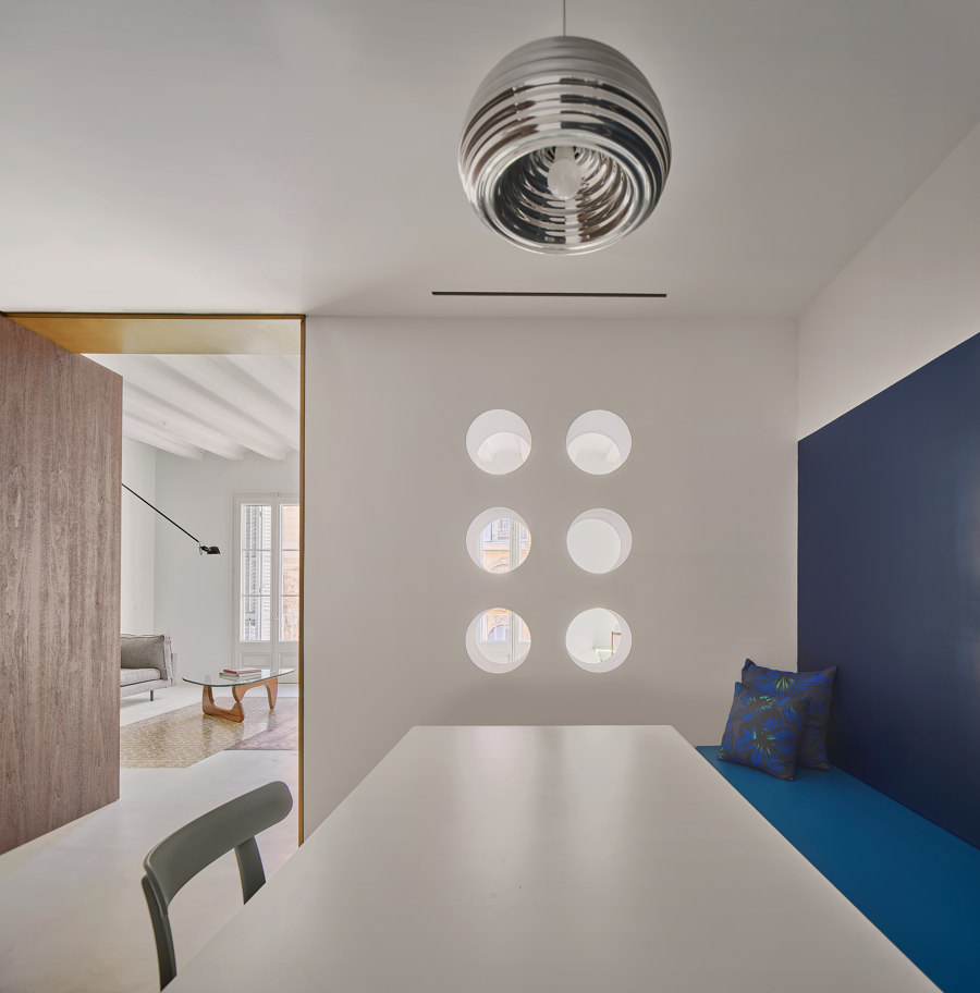 Girona St. Apartment by Raul Sanchez Architects | Living space