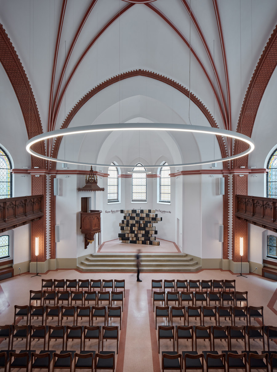 The Red Church Reconstruction de atelier-r | Édifices sacraux / Centres communautaires