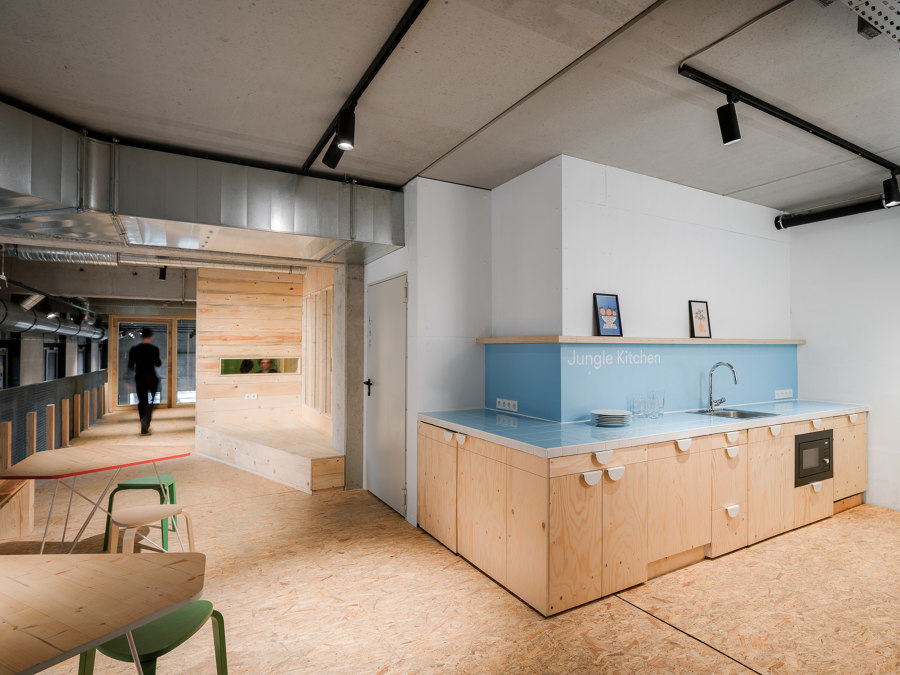 IMPACT HUB BERLIN di LXSY Architekten | Spazi ufficio