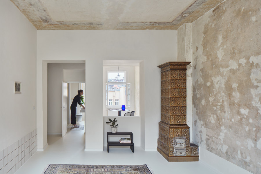 Karlovy Vary Apartment von Plus One Architects | Wohnräume
