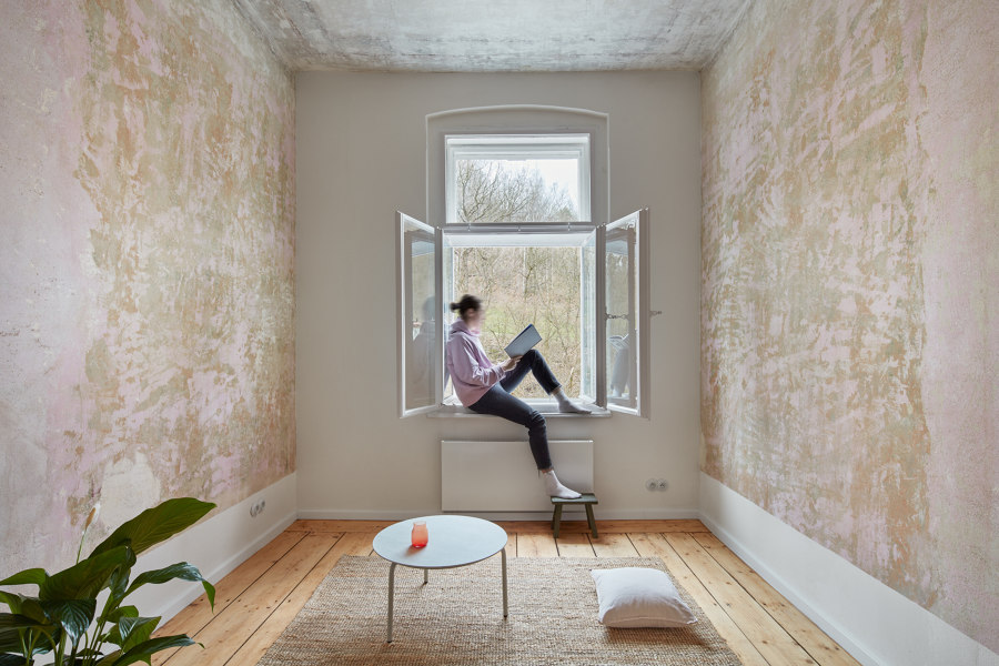 Karlovy Vary Apartment von Plus One Architects | Wohnräume