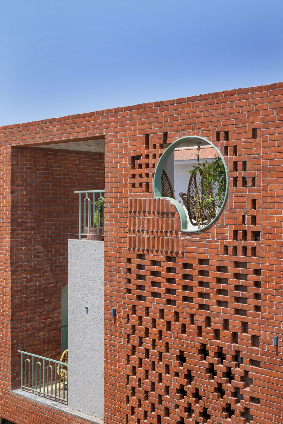 Renovation of House von Manoj Patel Design Studio | Einfamilienhäuser