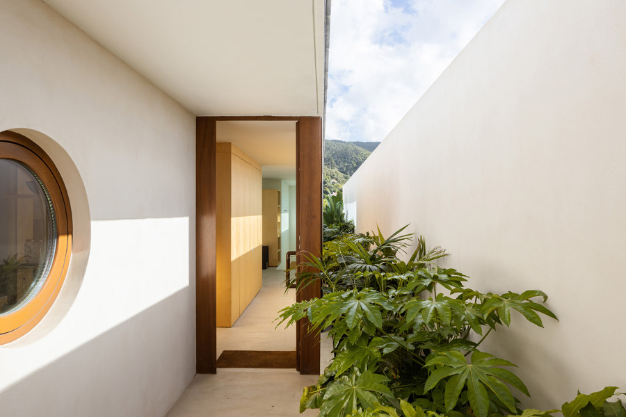 House in Galamares by Vasco Lima Mayer | Detached houses