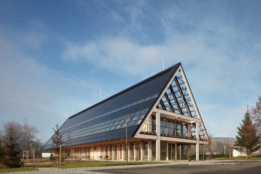 Kloboucká Lesní Headquarters di Mjölk architekti | Edifici amministrativi