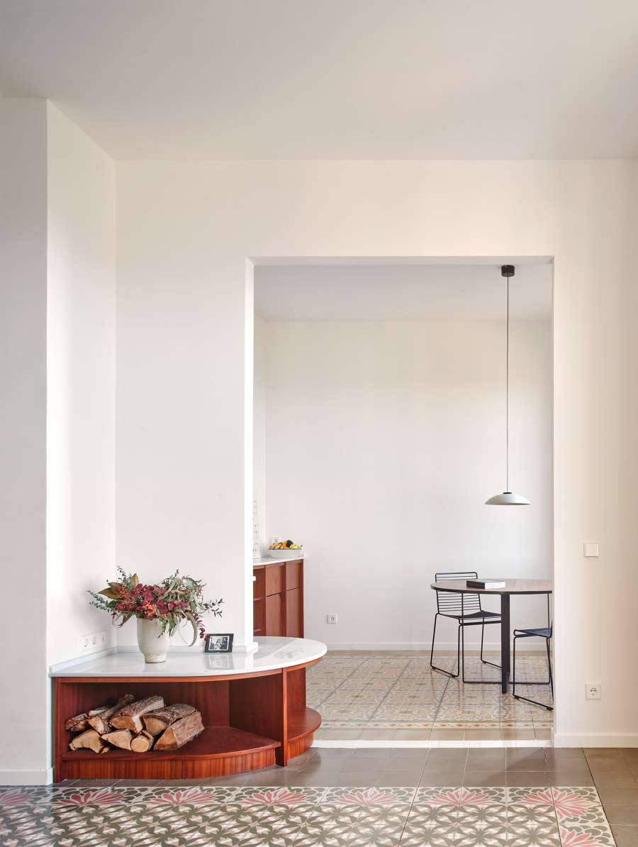 Cal Totxo Apartment Renovation by Cierto Estudio | Living space