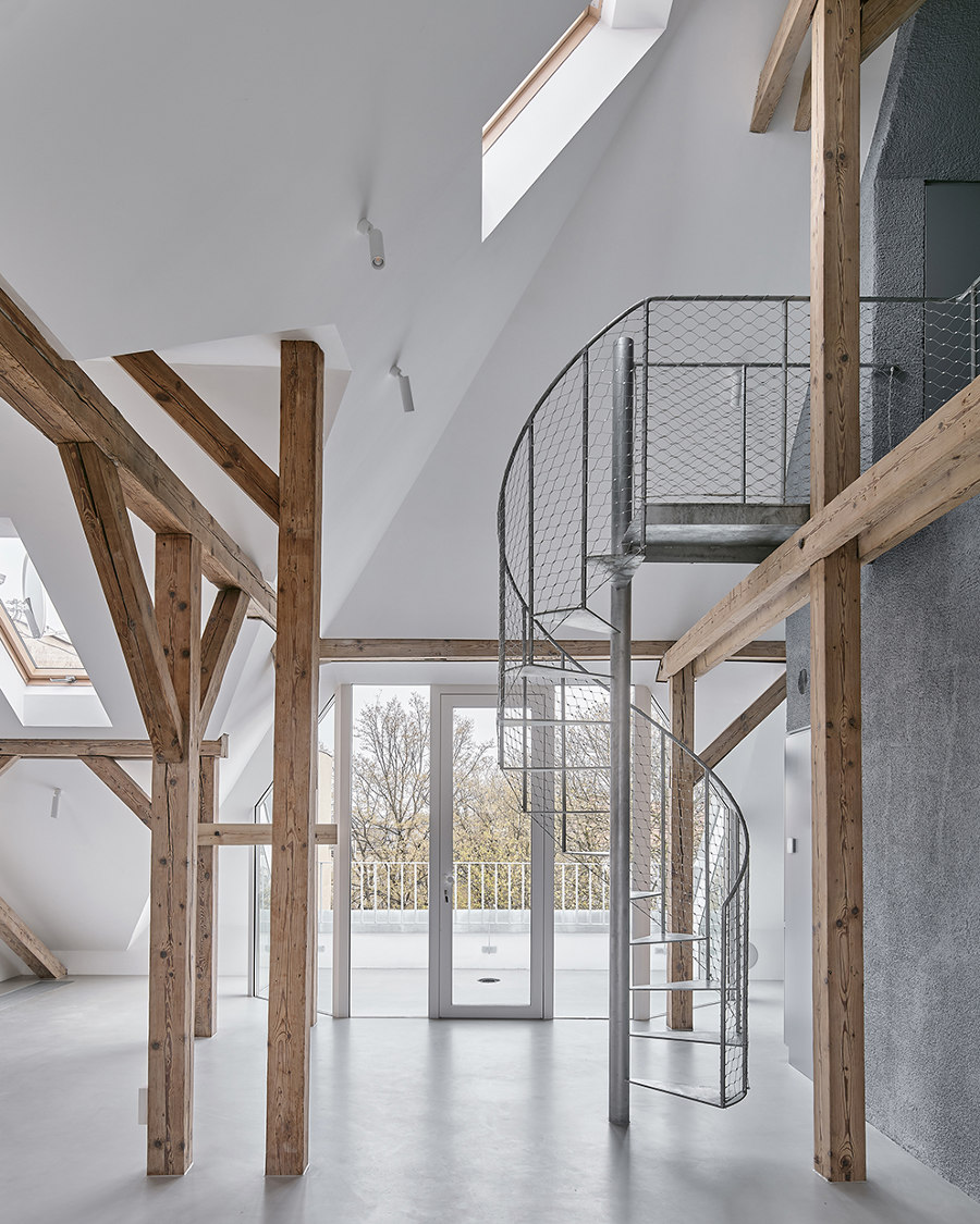 Attic Reconstruction in Gliwice de Dyrda Fikus Architekci | Pièces d'habitation