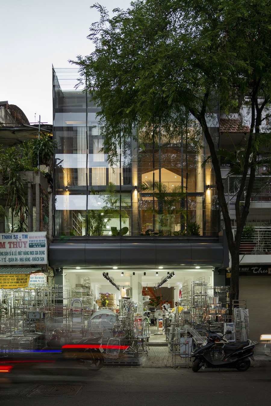 Bao Long Office by H.a workshop and NQN | Office buildings