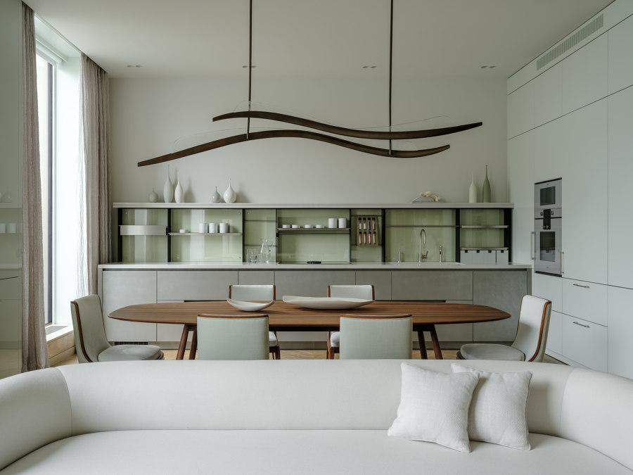 Modern Apartment Where Slow Living Trend Meet Exquisite Designs von O&A London | Wohnräume