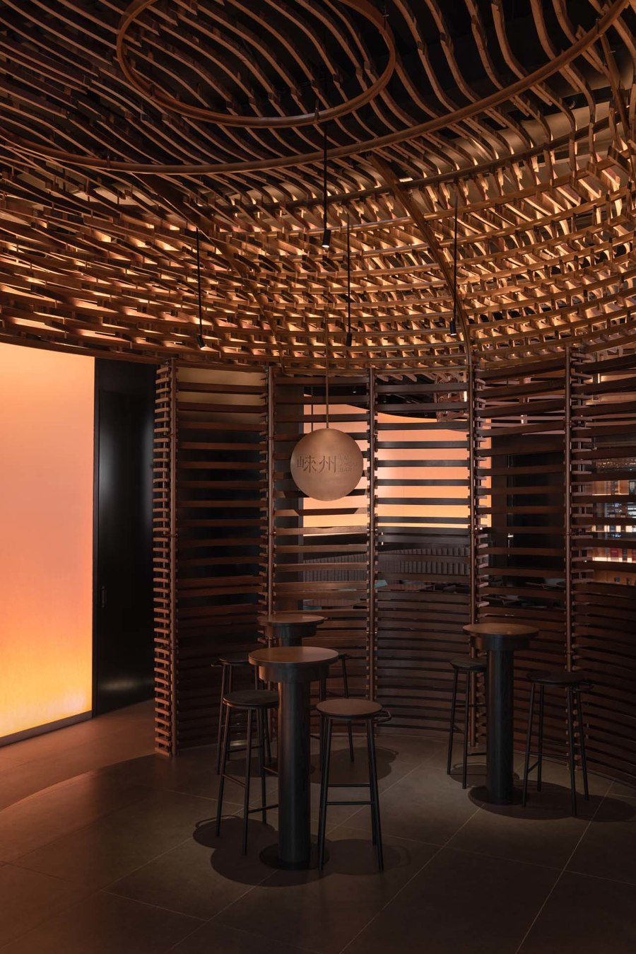 Laizhou Bar de RooMoo Design Studio | Intérieurs de bar