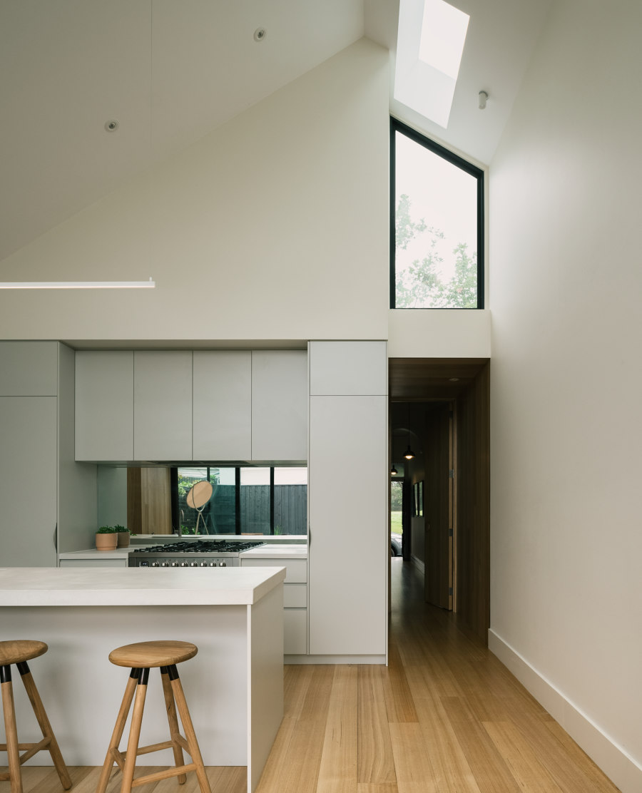 Abbie - Abbotsford Terrace by Tom Eckersley Architects | Detached houses
