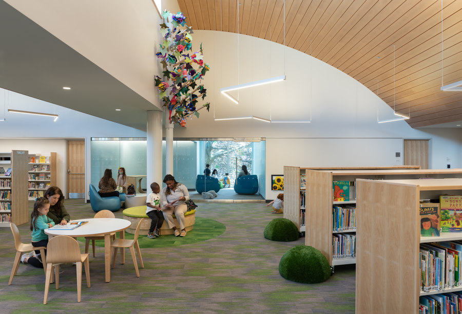 Charlotte & William Bloomberg Medford Public Library de Schwartz/Silver Architects | Bibliothèques