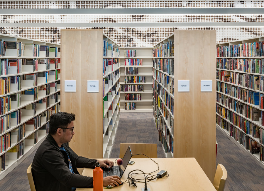 Charlotte & William Bloomberg Medford Public Library de Schwartz/Silver Architects | Bibliotecas