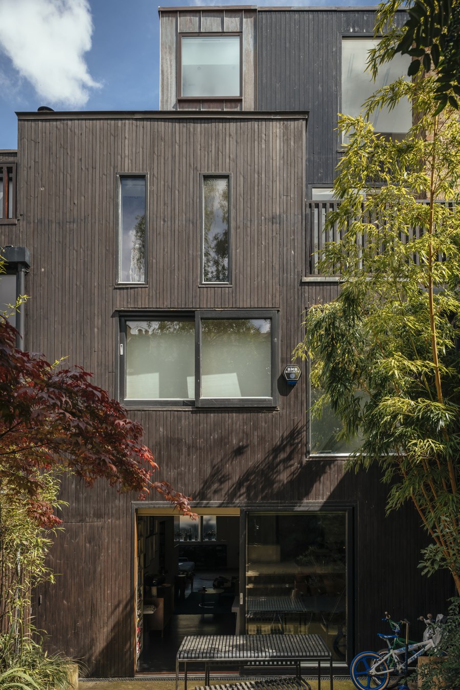 Larch Loft, North London by Whittaker Parsons | Detached houses