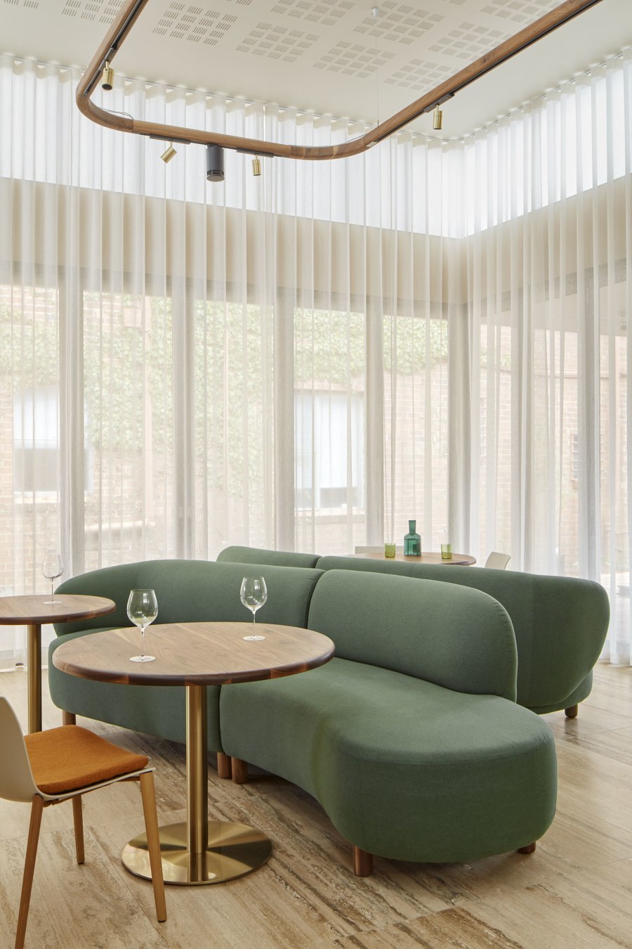 Hotel Vera Ballarat di Pitch Architecture + Design | Alberghi