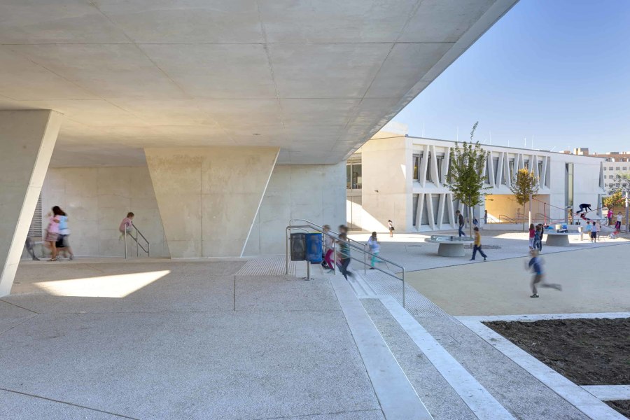 German School Madrid de Grüntuch Ernst Architekten | Écoles