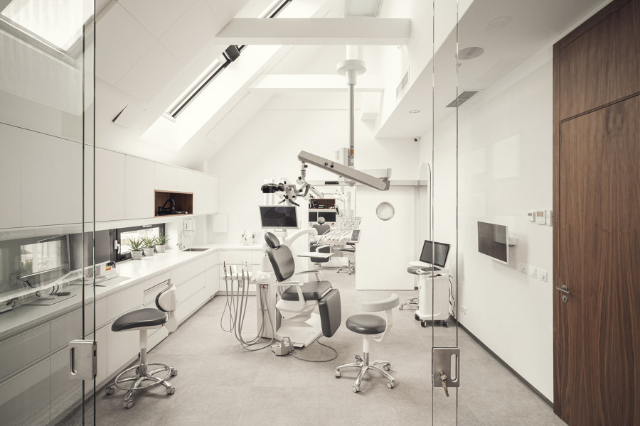 Dental Clinic de IFA Kamil Domachowski | Cabinets