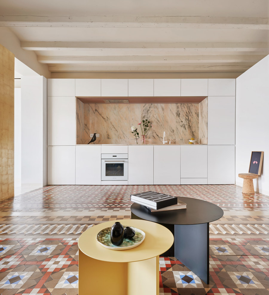 The Rosegold Apartment di Raul Sanchez Architects | Locali abitativi