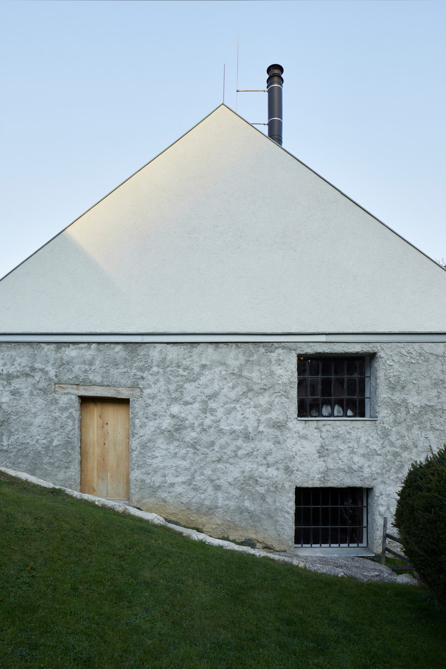 New House with Old Mill von RDTH architekti | Einfamilienhäuser