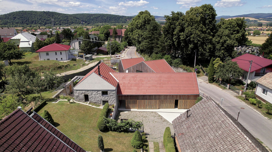 New House with Old Mill di RDTH architekti | Case unifamiliari
