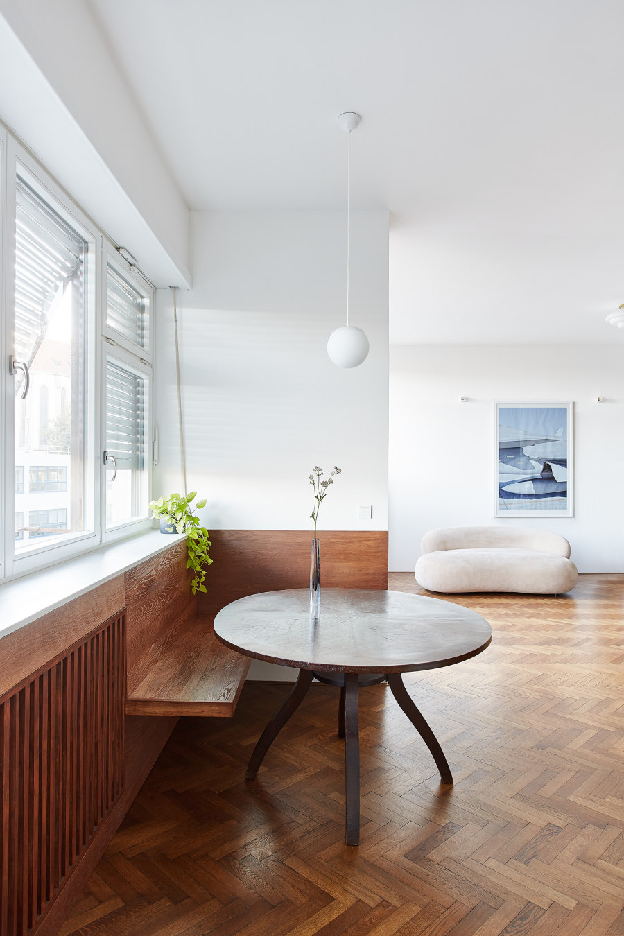 Antonínská Apartment by Markéta Bromová architekti | Living space