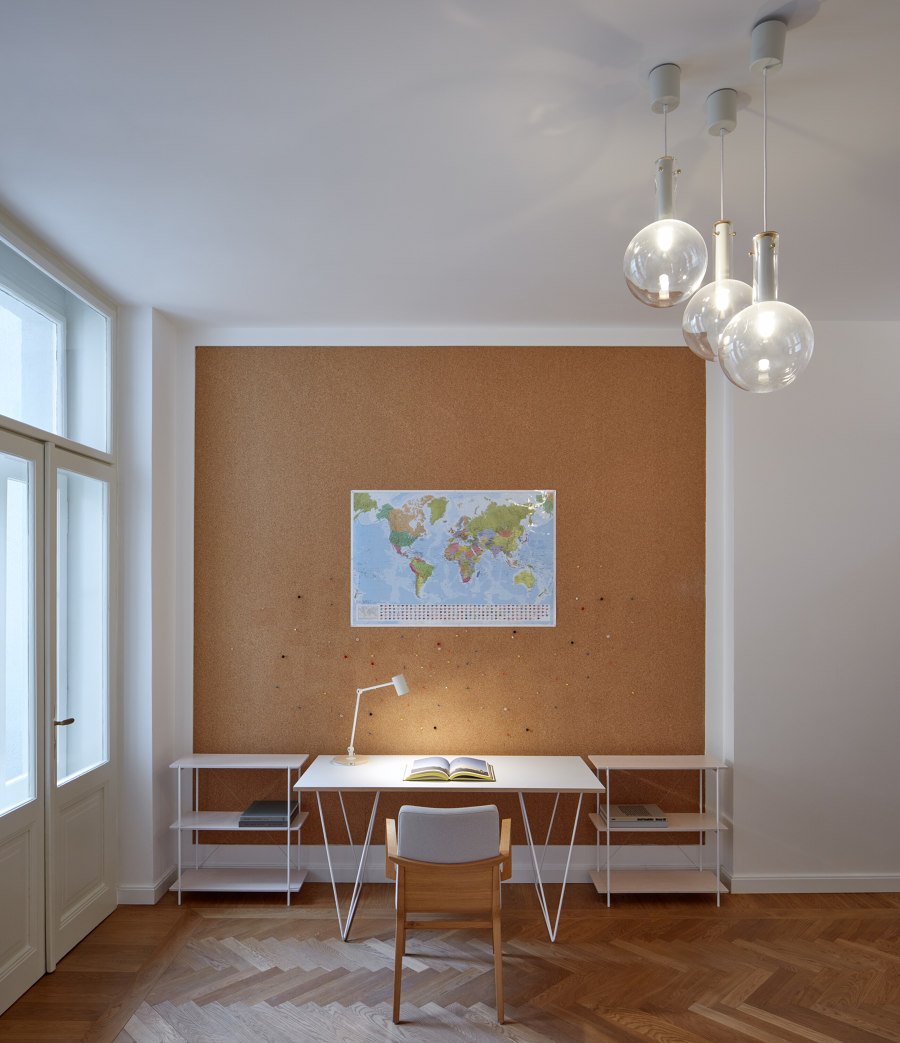 Enfilade Apartment by RDTH architekti | Living space